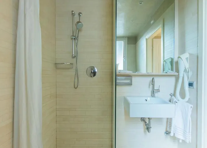 センチュリー ホテル 3*